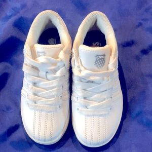 Kids Classic White KSwiss Athletic shoes Size 10.5 unisex boy or girl